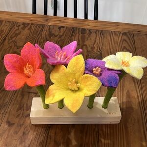 Lovevery Felt Flowers in a Row, missing Velcro strap